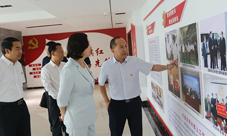 新港集團(tuán)紅領(lǐng)書記派駐單位——市城管局黨組書記、局長(zhǎng)徐立娟一行調(diào)研座談